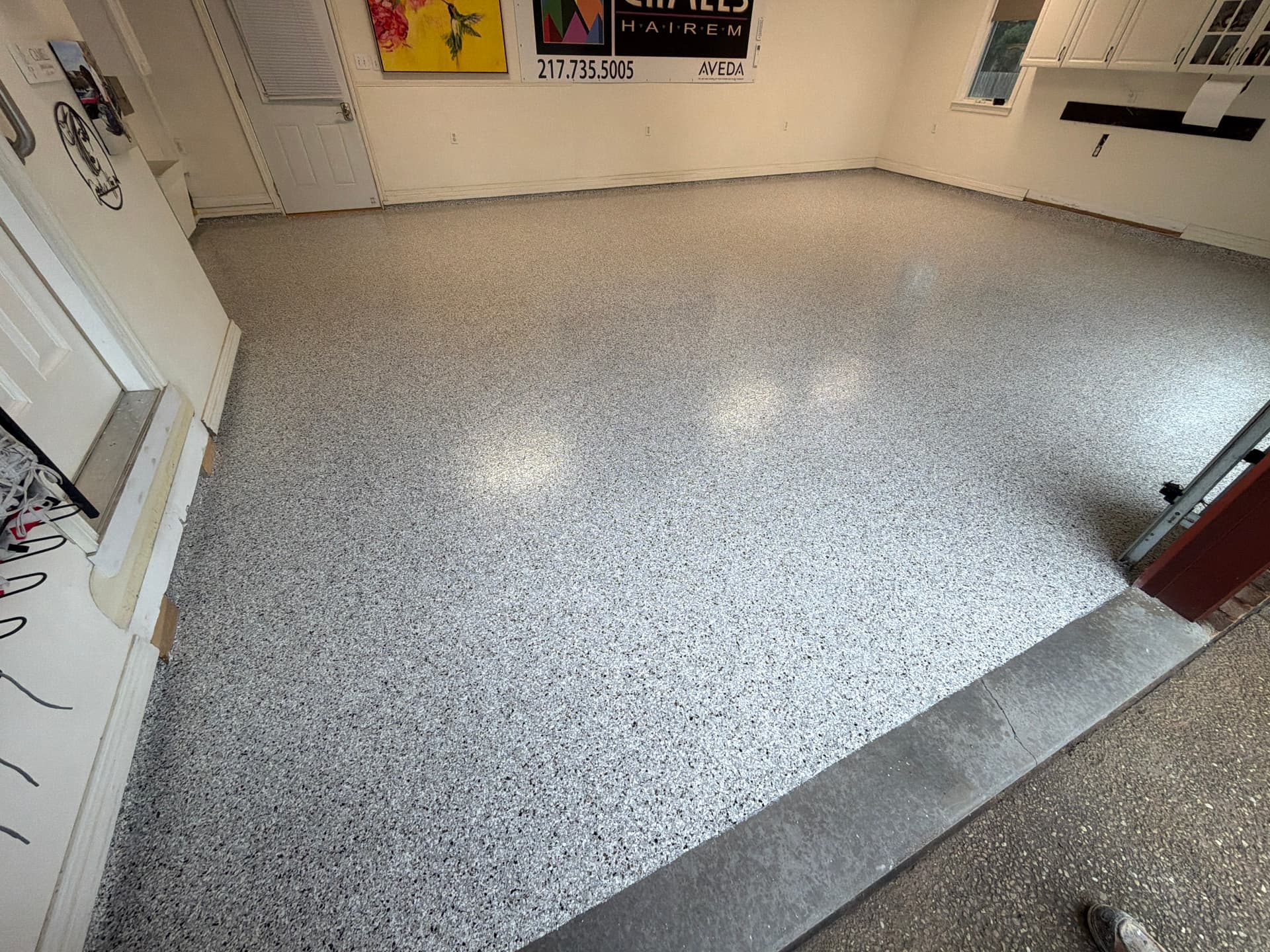 John's Lincoln Garage Gets a Durable Coyote Polyaspartic Floor Coating